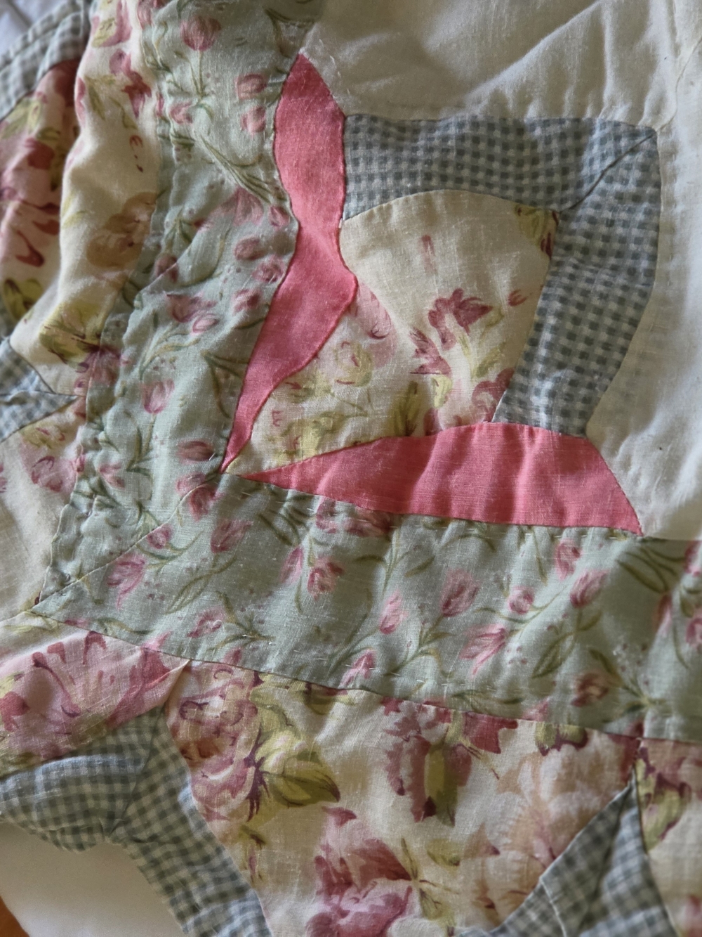 Floral Vintage Q Handmade Quilt Pink Green & Cream, Pastel - Picture 12 of 15